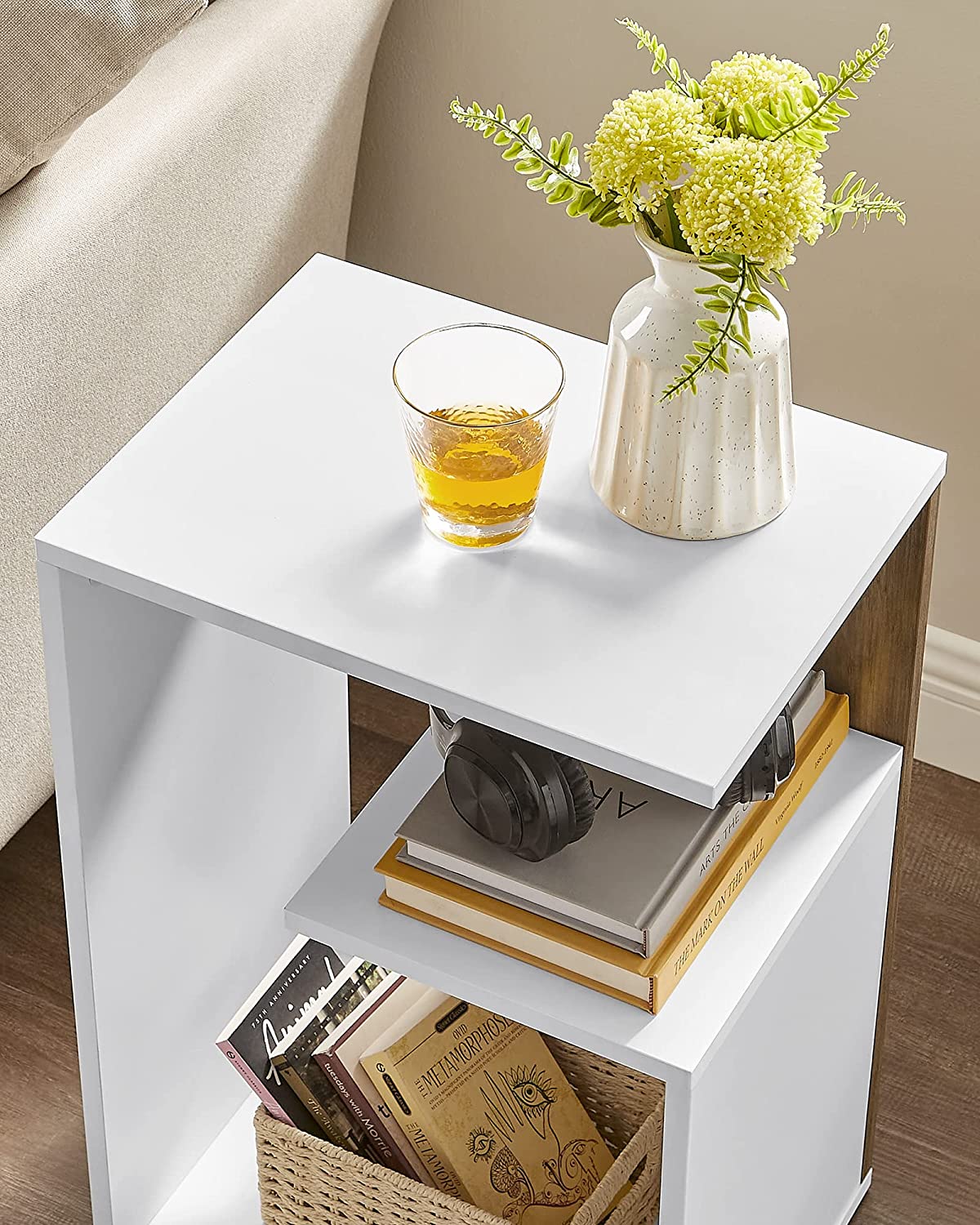 Sidobord – Modern design med förvaringsutrymme – Brunvit