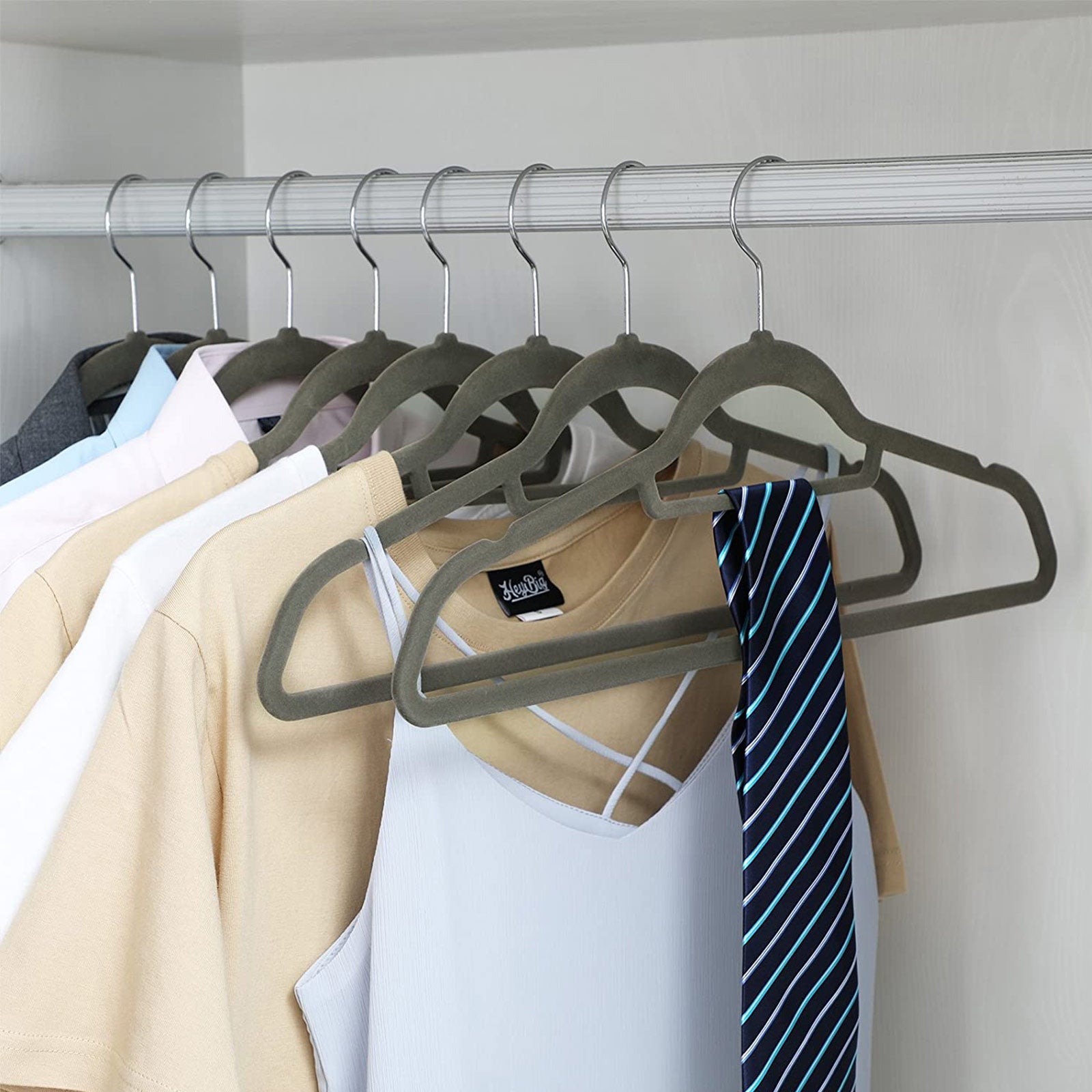 Uppsättning av 100 klädhängare