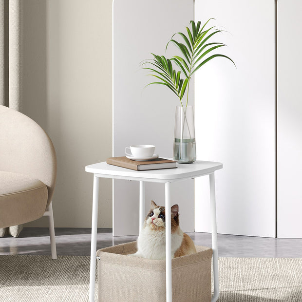 Sidobord med korg – fyrkantig design – matt vit & kamelbrun