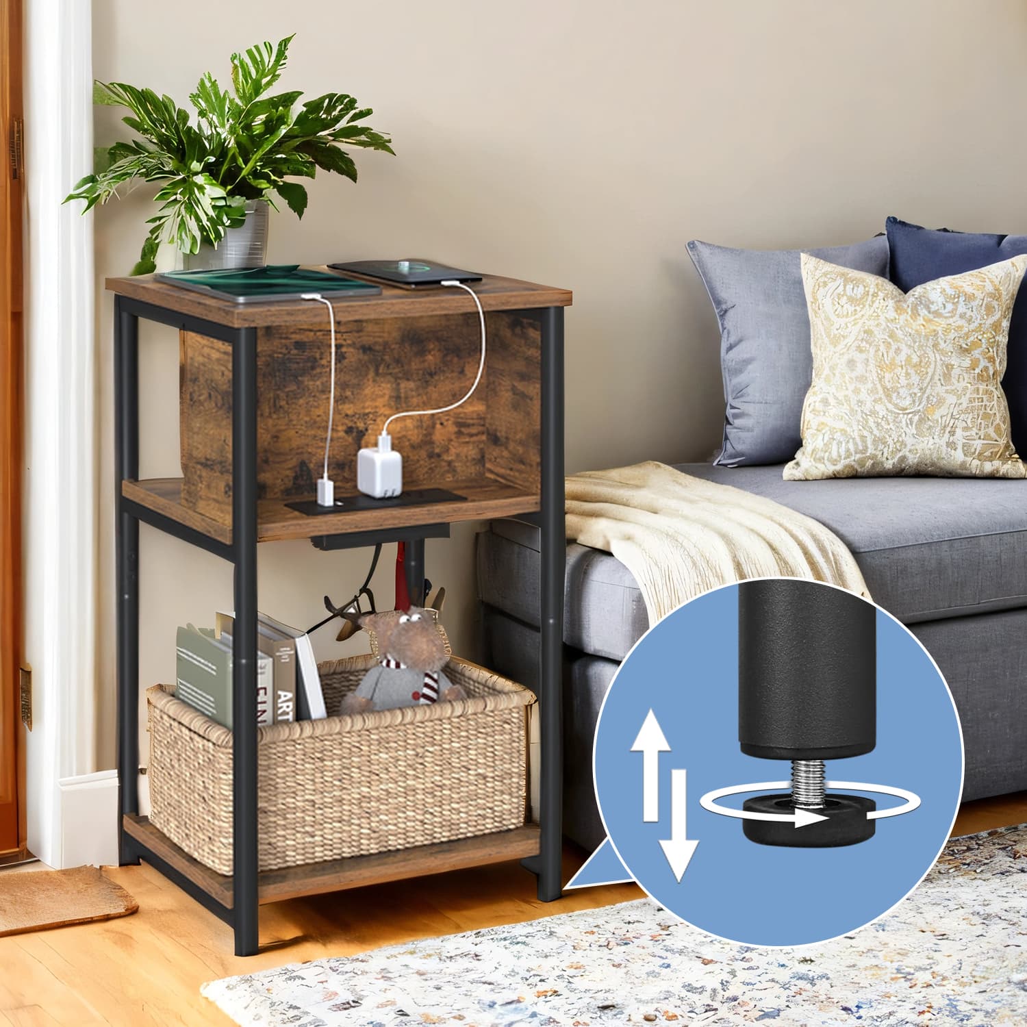 Sidobord, litet sängbord med uttag, smalt