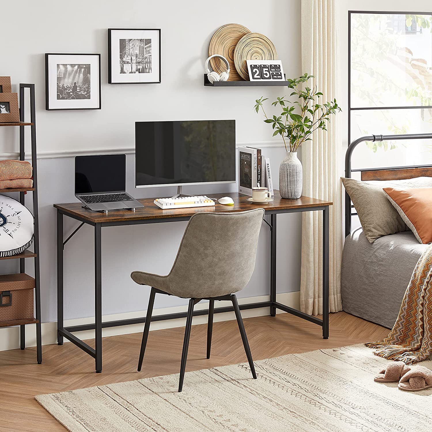 Skrivbord - datorbord - trä topp - metallram - brun / svart