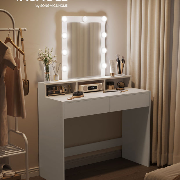 Sminkbord med modern vit LED-belysning