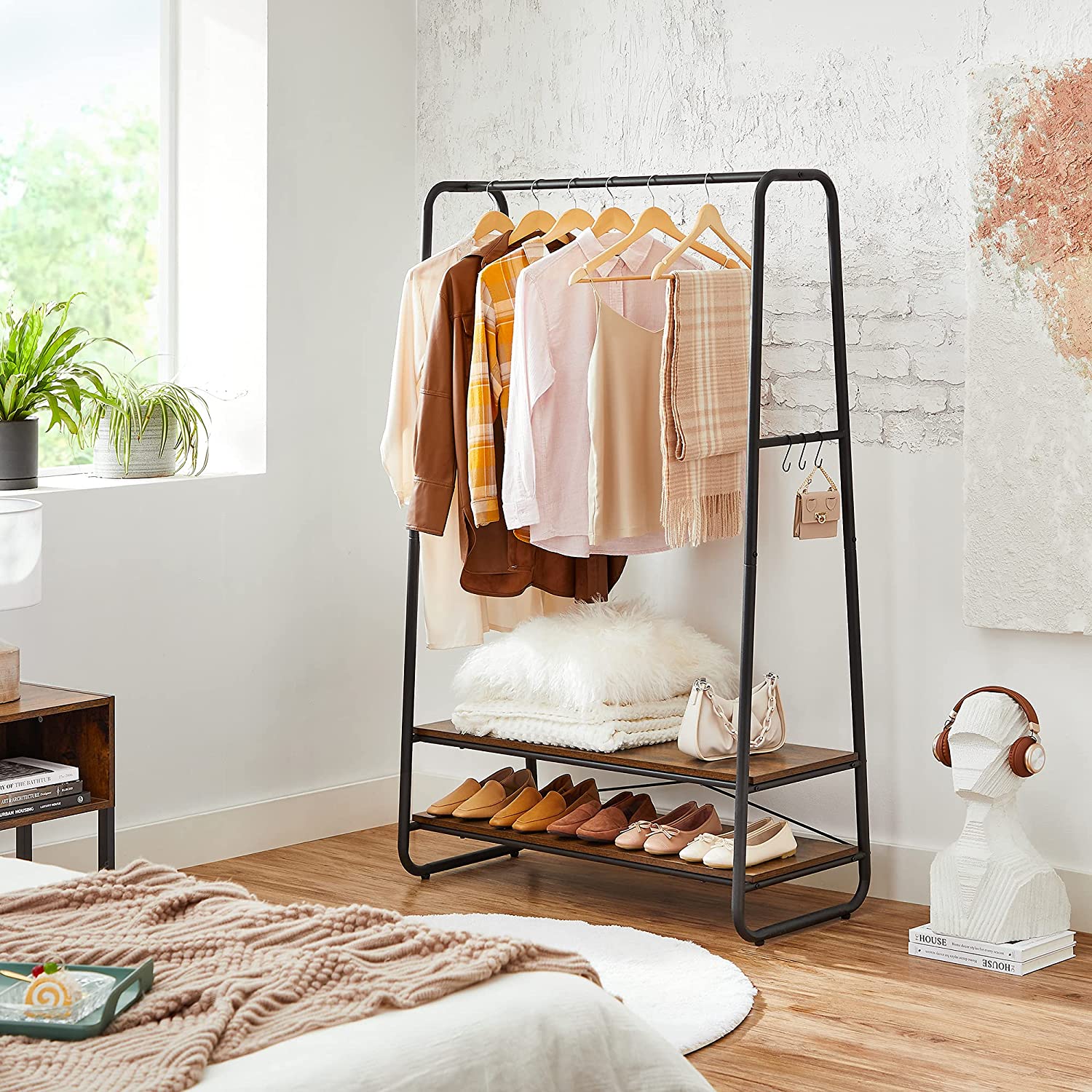 Klädställ - kappställ - garderob - 2 hyllor - stålram - brun/svart
