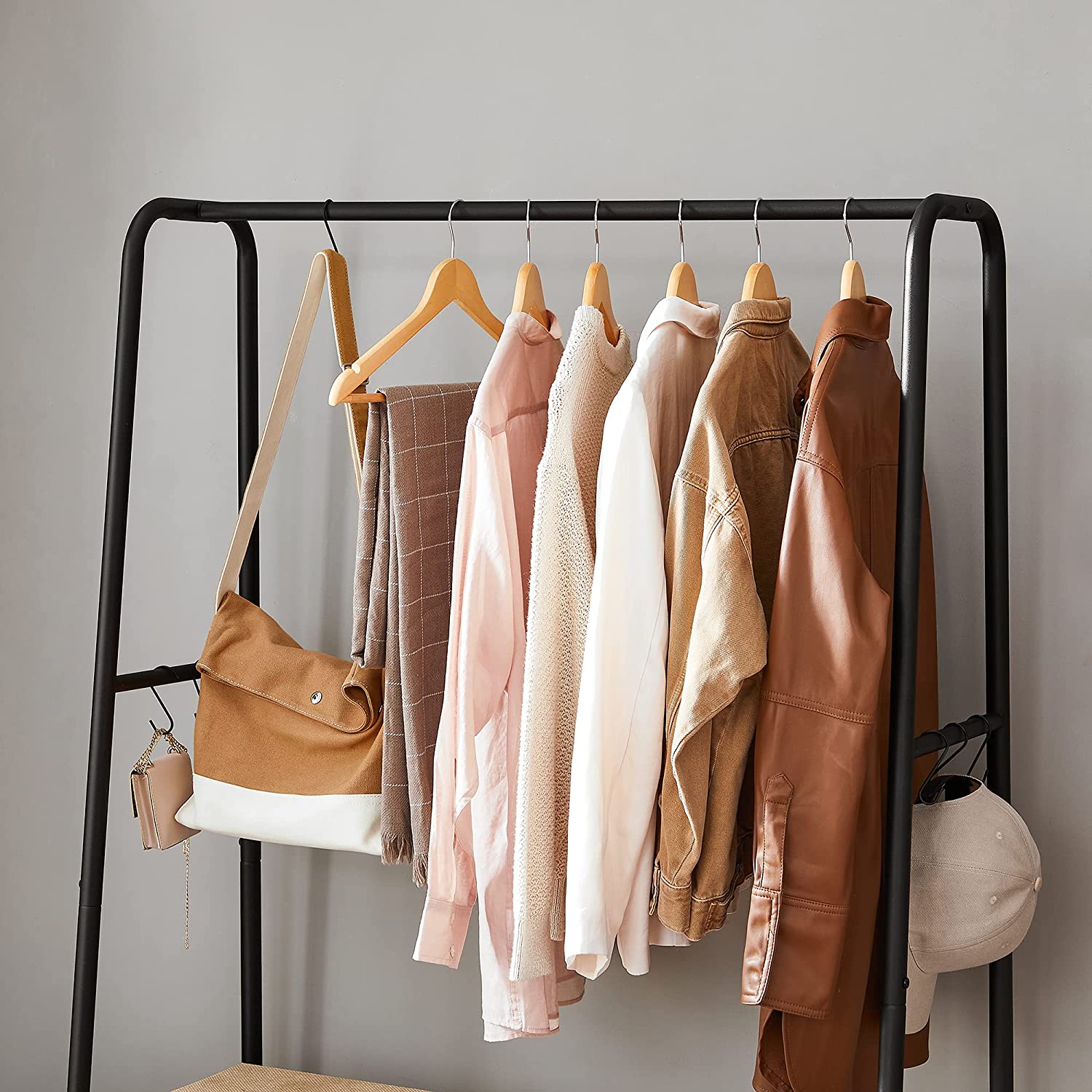 Klädställ - kappställ - garderob - 2 hyllor - stålram - brun/svart