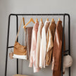 Klädställ – Robust design med 2 hyllor – Vintage brun/svart