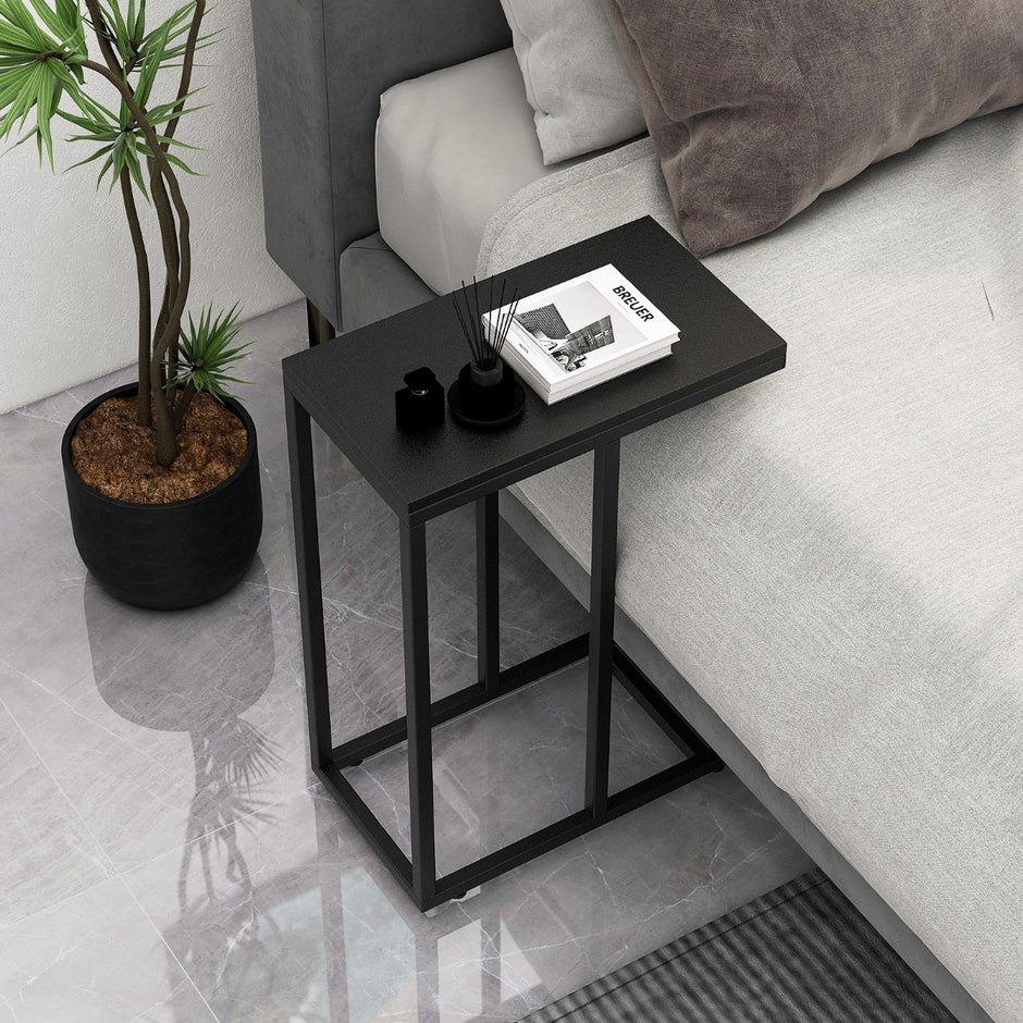 Sidobord – C format soffbord med metallram för vardagsrum – 45,5 x 25,5 x 64 cm – Svart