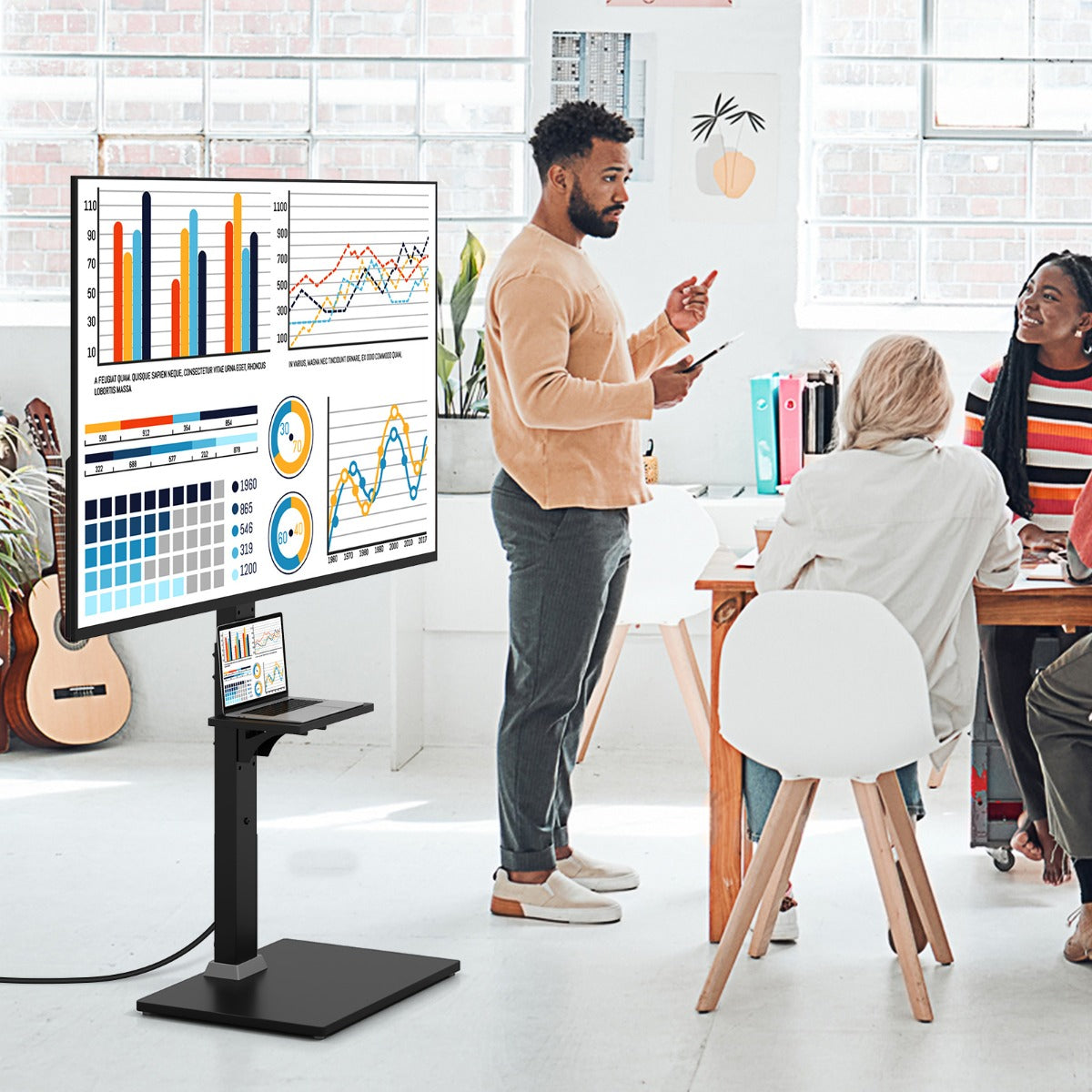 TV ställ – för tum platta och böjda apparater upp till stativ höjdjusterbar med uttag USB /Type C – 32-70 45 kg 108-132 cm 2 – Svart